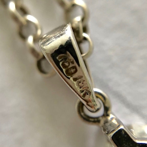 Round Brilliant Diamond Necklace - Picture 6 of 8